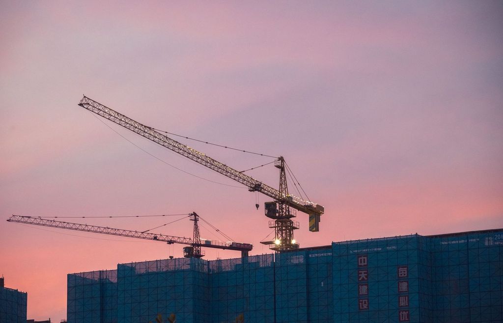 Grues de chantier : le secteur du bâtiment change avec ses techniques.