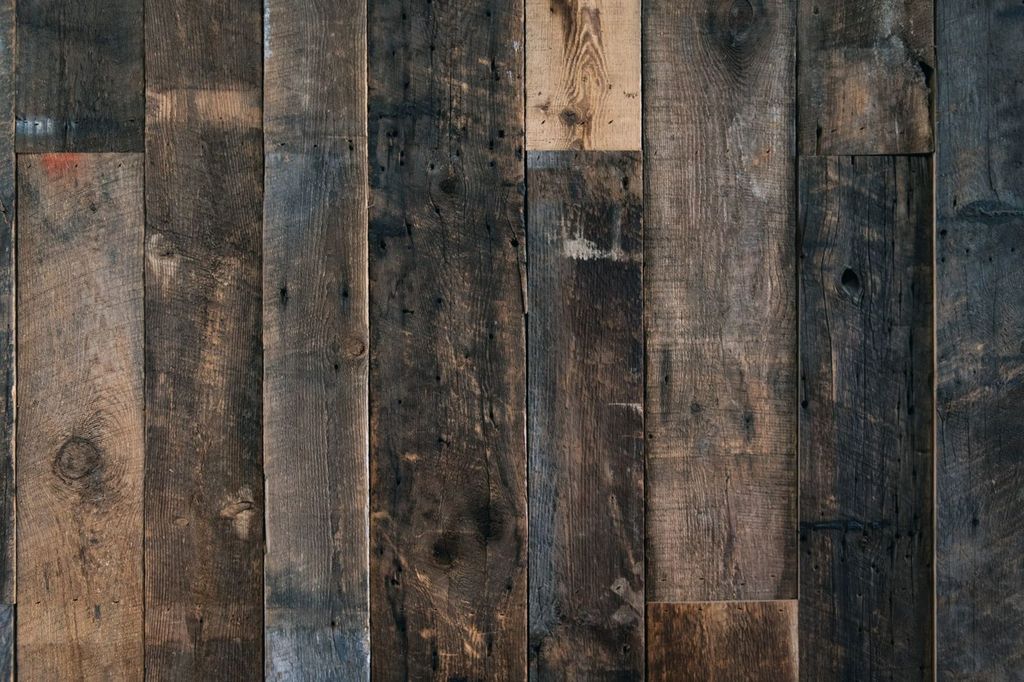 Planches de bois de récupération : un matériau à qui l’on donne une seconde vie.